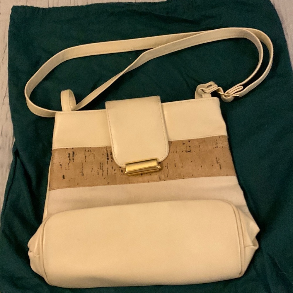 Cork Detailed shoulder bag
